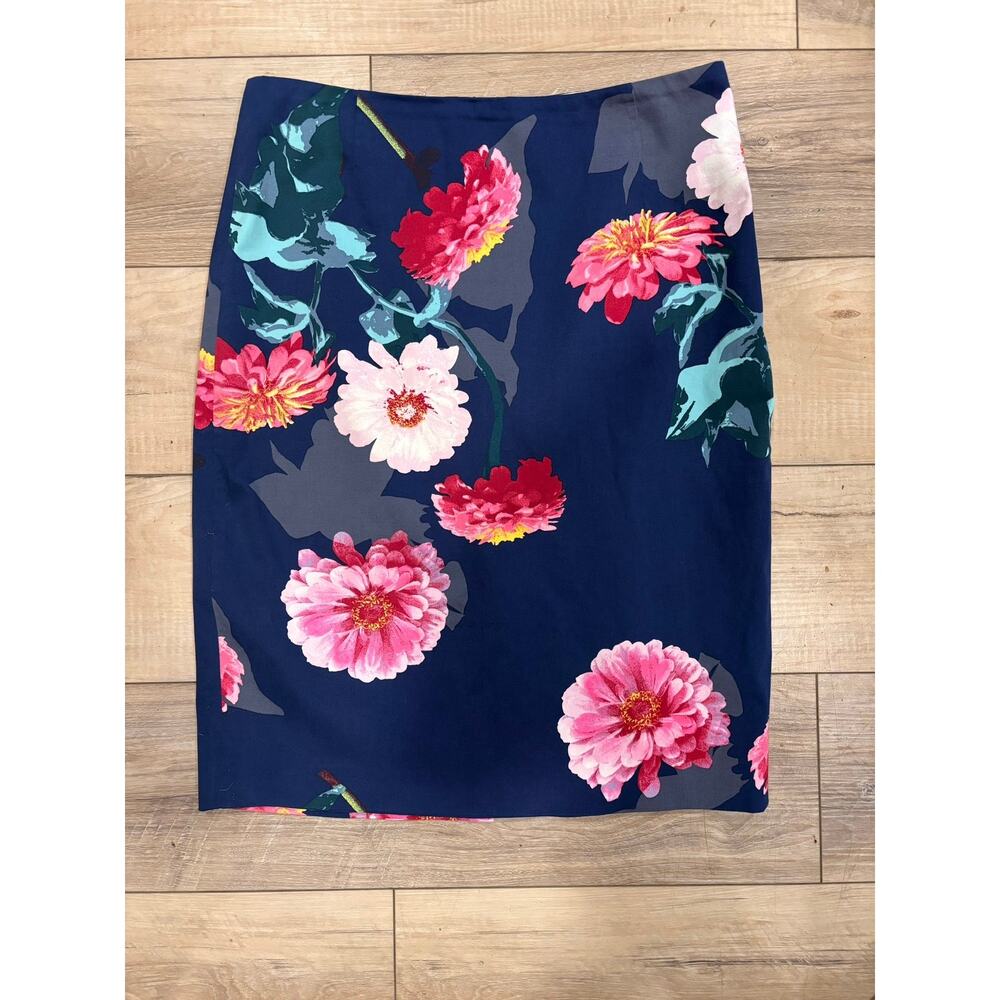 Banana Republic size 10 navy floral skirt - Picture 3 of 5